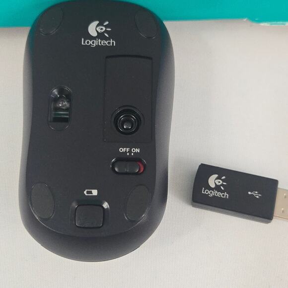 Logitech mk320 Wireless Full Keyboard & Mouse Combo with USB Receiver - Picture 15 of 16